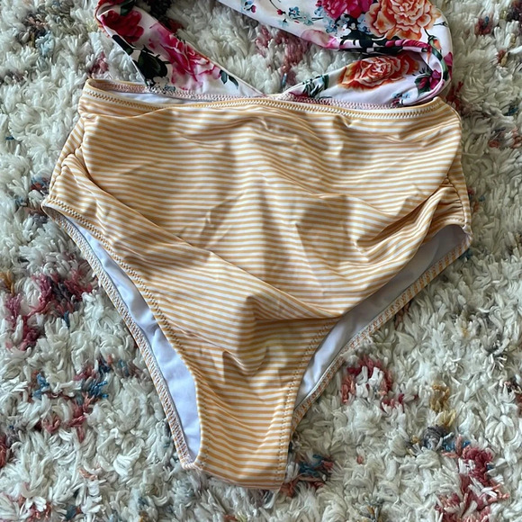 Cupshe Floral and Striped One Piece - Picture 3 of 3